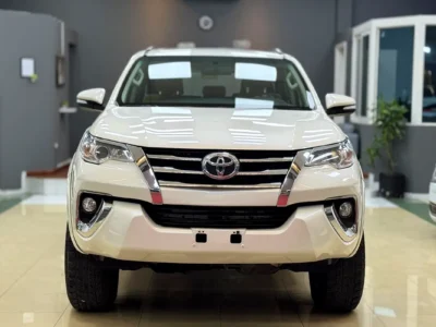 2017 Toyota Fortuner GXR 6 Cylinders Petrol Engine White Brown SUV GCC Specs