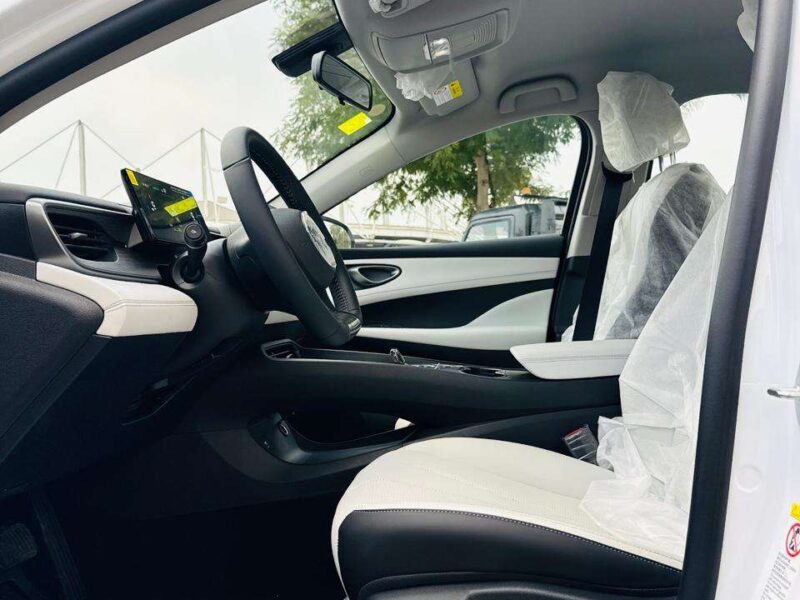 2025 BYD Seal 05 1.5L 4 Cylinders Plug In Hybrid White Sedan Automatic