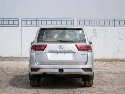 2024 Toyota Land Cruiser GXR 3.5L 6 Cylinders Twin Turbo Silver Beige SUV GCC Specs