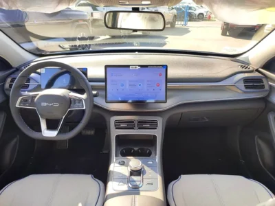 2025 BYD Destroyer 05 4 Cylinders Hybrid Engine White Black Sedan Automatic