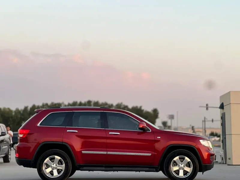 2012 Jeep Grand Cherokee Limited 6 Cylinders Petrol Engine Red Black SUV GCC Specs