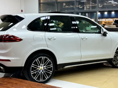 2017 Porsche Cayenne Platinum Edition 6 Cylinders Petrol Engine White Grey SUV GCC Specs
