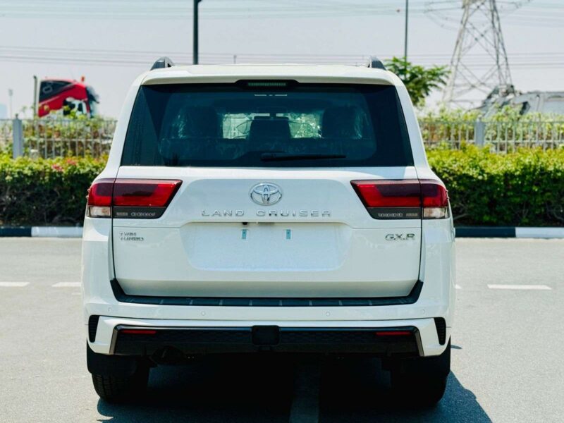 2024 Toyota Land Cruiser GXR 3.5L 6 Cylinders Twin Turbo White Red SUV GCC Specs