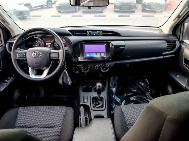 2026 Toyota Hilux DC AT 2.7 L 4-cylinder Petrol Engine White Black Pickup Truck GCC