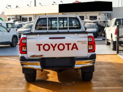 2026 Toyota Hilux DC AT 2.7 L 4-cylinder Petrol Dual VVT-i Engine White Red Pickup Truck GCC