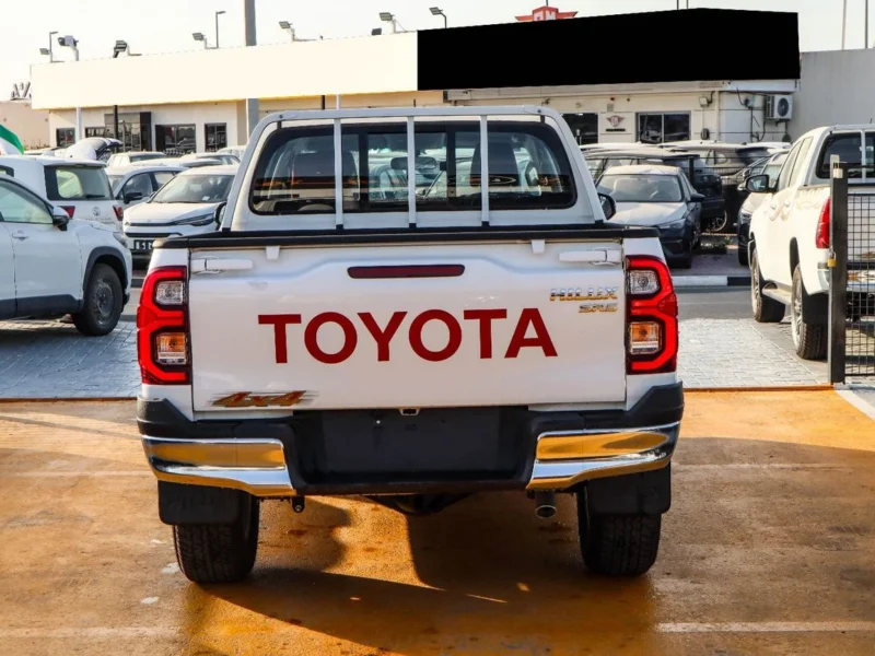 2026 Toyota Hilux DC AT 2.7 L 4-cylinder Petrol Dual VVT-i Engine White Red Pickup Truck GCC