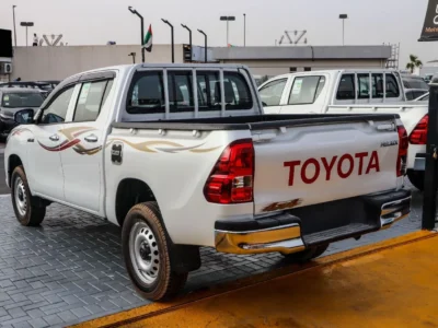 2026 Toyota Hilux DC AT 2.7 L 4-cylinder Petrol Engine White Black Pickup Truck GCC