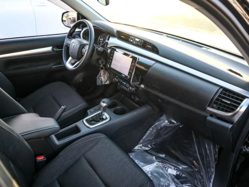 2026 Toyota Hilux DC MT 2.7 L 4-cylinder Petrol Dual VVT-i Engine Black Pickup Truck GCC