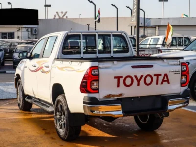 2026 Toyota Hilux DC AT 2.7 L 4-cylinder Petrol Dual VVT-i Engine White Red Pickup Truck GCC