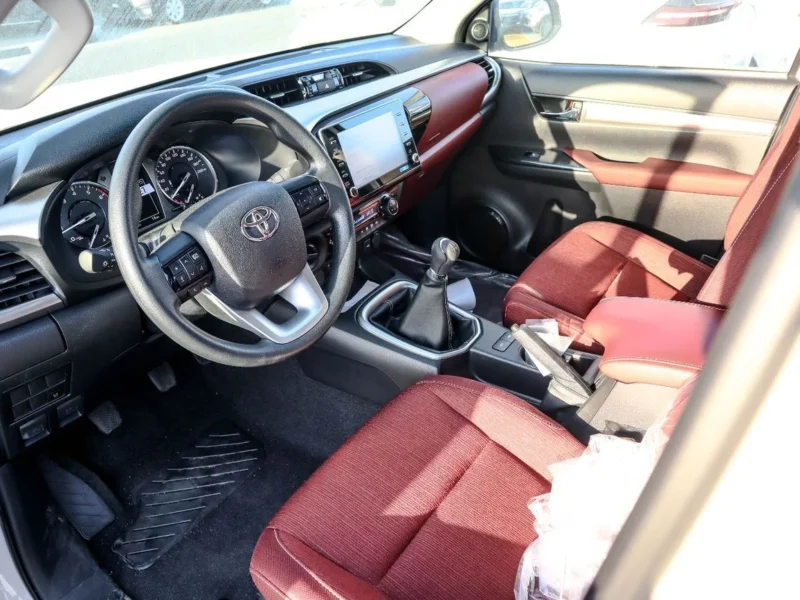 2026 Toyota Hilux DC 2.7 L 4-cylinder Petrol Dual VVT-i Engine White Red Pickup Truck GCC