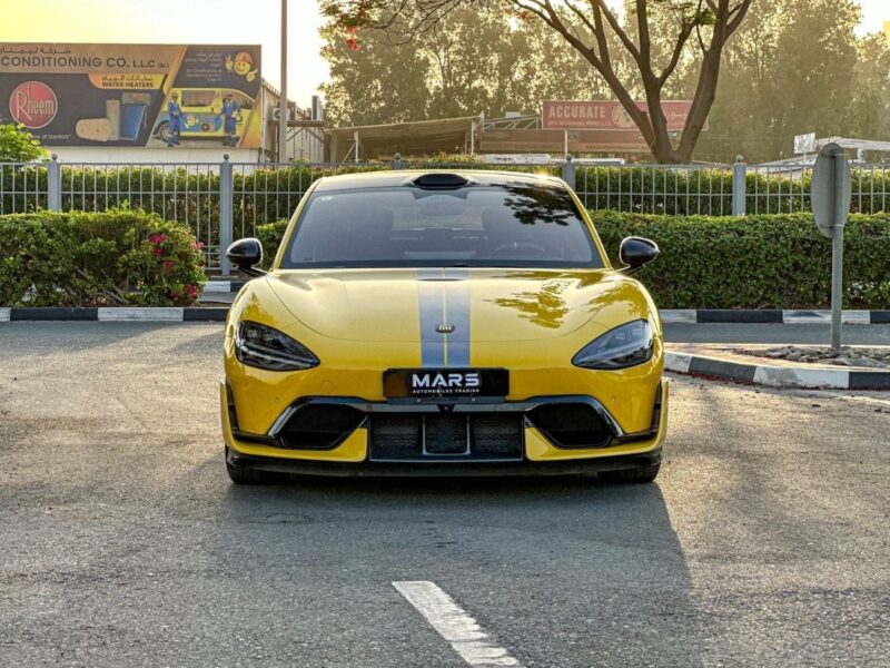 2025 Xiaomi SU7 Ultra Electric Vehicle Yellow Black Sedan Range 630 Km Carbon Package