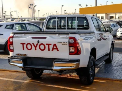 2026 Toyota Hilux DC 2.7 L 4-cylinder Petrol Dual VVT-i Engine White Red Pickup Truck GCC