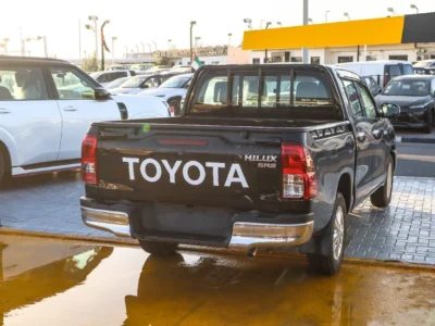 2026 Toyota Hilux DC MT 2.7 L 4-cylinder Petrol Dual VVT-i Engine Black Pickup Truck GCC