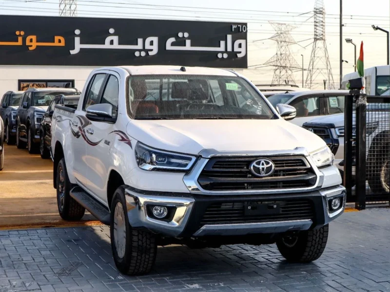 2026 Toyota Hilux DC 2.7 L 4-cylinder Petrol Dual VVT-i Engine White Red Pickup Truck GCC