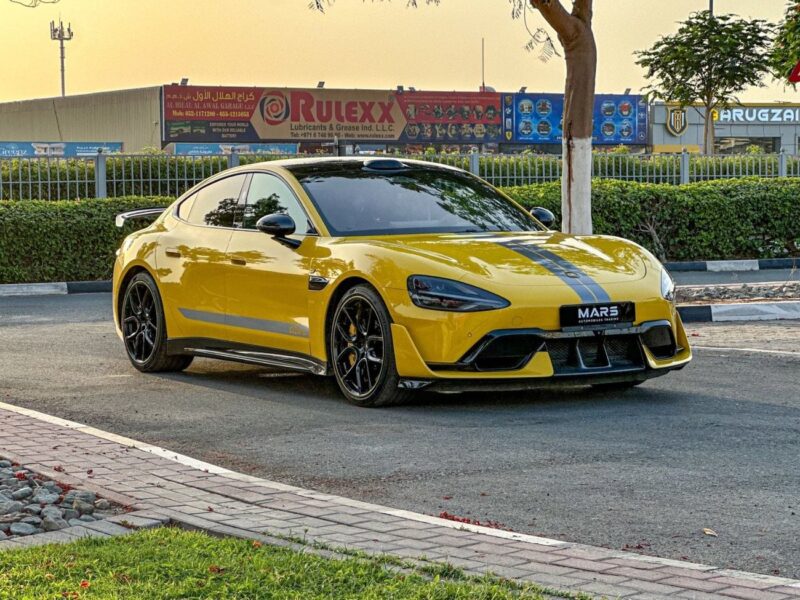 2025 Xiaomi SU7 Ultra Electric Vehicle Yellow Black Sedan Range 630 Km Carbon Package