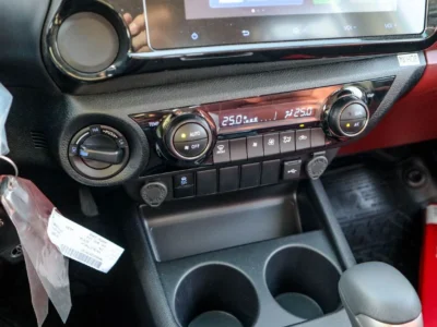 2026 Toyota Hilux DC AT 2.7 L 4-cylinder Petrol Dual VVT-i Engine White Red Pickup Truck GCC