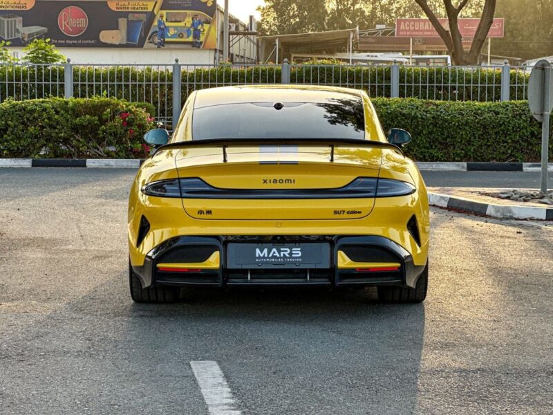 2025 Xiaomi SU7 Ultra Electric Vehicle Yellow Black Sedan Range 630 Km Carbon Package