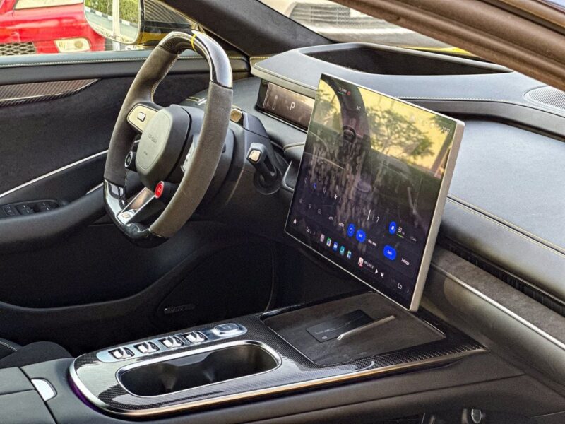 2025 Xiaomi SU7 Ultra Electric Vehicle Yellow Black Sedan Range 630 Km Carbon Package