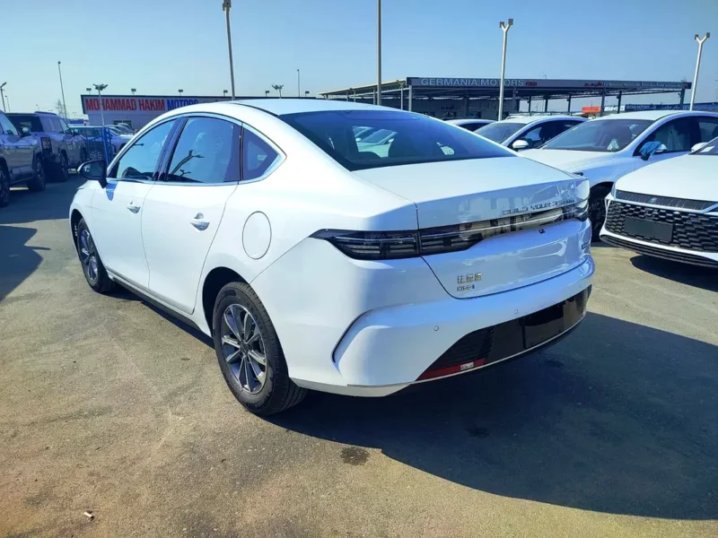 2025 BYD Destroyer 05 4 Cylinders Hybrid Engine White Beige Sedan Automatic