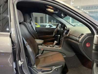 2021 Jeep Grand Cherokee LAREDO 3.6 Litres 6 Cylinders Petrol Engine Grey Black SUV