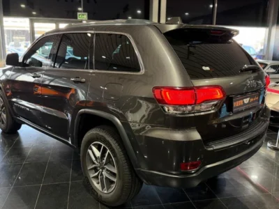 2021 Jeep Grand Cherokee LAREDO 3.6 Litres 6 Cylinders Petrol Engine Grey Black SUV