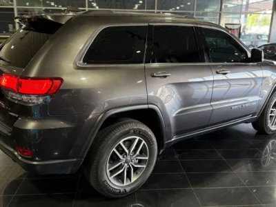 2021 Jeep Grand Cherokee LAREDO 3.6 Litres 6 Cylinders Petrol Engine Grey Black SUV