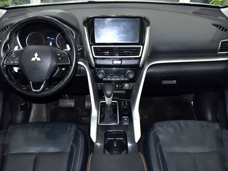 2019 Mitsubishi Eclipse Cross GLX 4 Cylinders Petrol Engine White Black Crossover GCC Specs