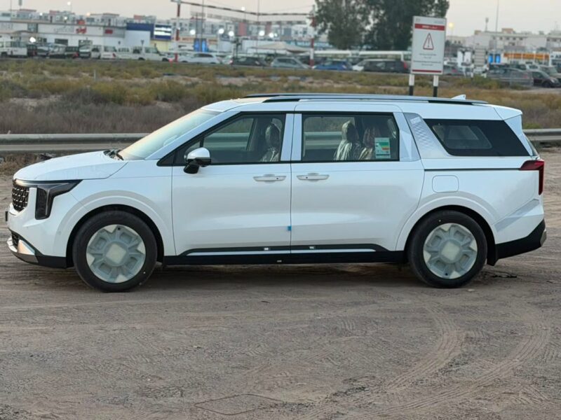 2026 KIA CARNIVAL EX 3.5 Litres 6 Cylinders Petrol Engine White Orange Van GCC Specs
