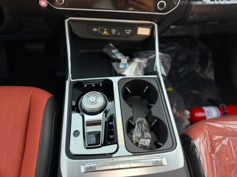 2026 KIA CARNIVAL EX 3.5 Litres 6 Cylinders Petrol Engine White Orange Van GCC Specs