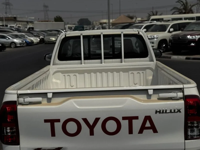 2025 TOYOTA HILUX 2.7L 4 Cylinders PETROL Engine SINGLE CAB M/T White Red Pickup