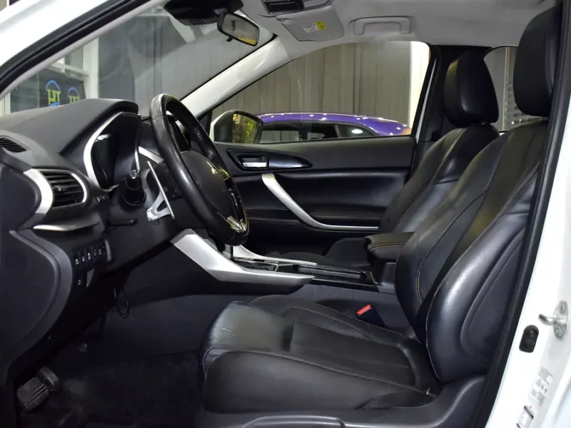 2019 Mitsubishi Eclipse Cross GLX 4 Cylinders Petrol Engine White Black Crossover GCC Specs
