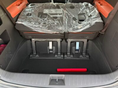 2026 KIA CARNIVAL EX 3.5 Litres 6 Cylinders Petrol Engine White Orange Van GCC Specs