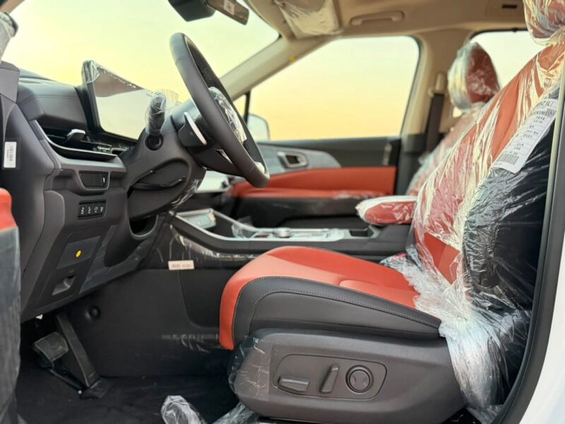 2026 KIA CARNIVAL EX 3.5 Litres 6 Cylinders Petrol Engine White Orange Van GCC Specs
