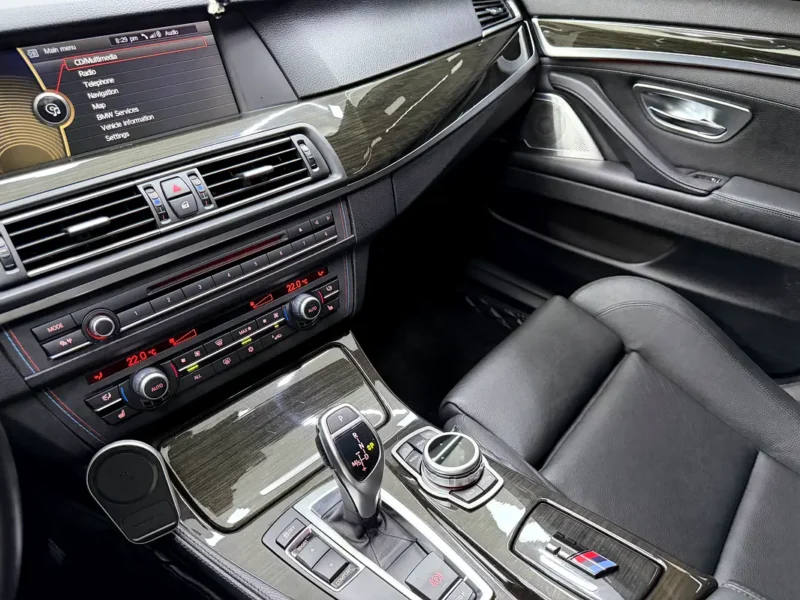 2012 BMW 5-Series 550i Exclusive 8 Cylinders Petrol Engine Silver Black Sed M Kit Perfect Condition