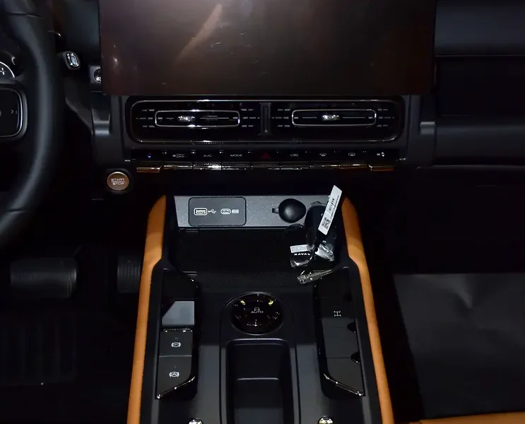 2027 Haval V7 High 4 Cylinders Petrol Engine Gren Tan SUV GCC Specs Automatic