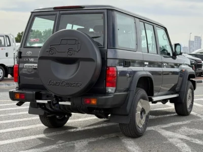 2026 Toyota Land Cruiser 70 4.0 Litres 6 Cylinders Petrol Engine Grey Beige SUV GCC Specs
