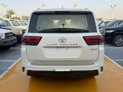 2026 Toyota Land Cruiser 3.5-liter V6 Twin-Turbocharged Petrol Engine White Beige SUV GCC Specs