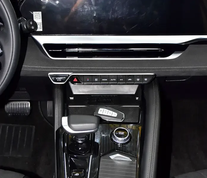 2024 Geely Monjaro GF 4 Cylinders Petrol Engine Black SUV Chinese Specs Automatic