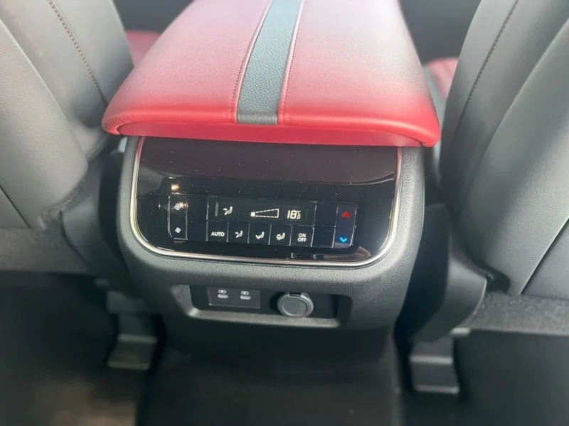 2026 Nissan Patrol LE PLATINUM 3.5-liter V6 Twin Turbo Black Red SUV GCC Specs