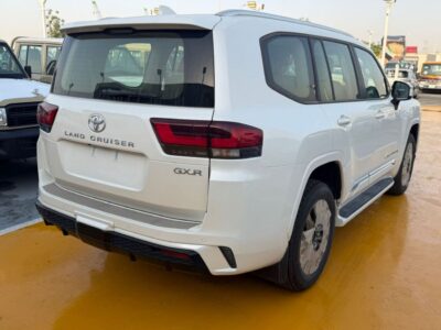 2026 Toyota Land Cruiser 3.5-liter V6 Twin-Turbocharged Petrol Engine White Beige SUV GCC Specs