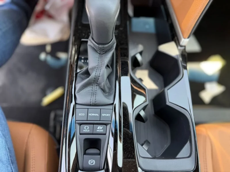 2026 Toyota Camry Limited Lumiere 2.5 Litres 4-Cylinder Hybrid Engine White Tan Sedan GCC Specs