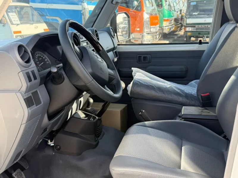 2025 Toyota Land Cruiser 4.0L V6 Double Cab Utility White Grey Pickup Trucks Manual