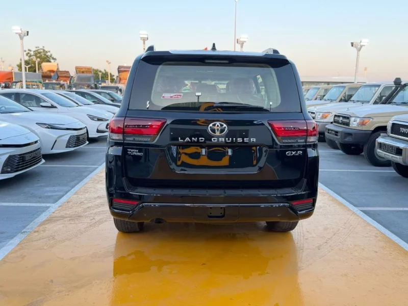 2026 Toyota Land Cruiser GXR 3.5-liter V6 Twin-Turbocharged Petrol Engine Black Beige SUV GCC