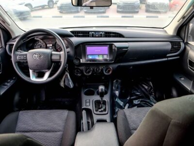 2026 Toyota Hilux DC AT 2.7 L 4-cylinder Petrol Engine White Black Pickup Truck GCC