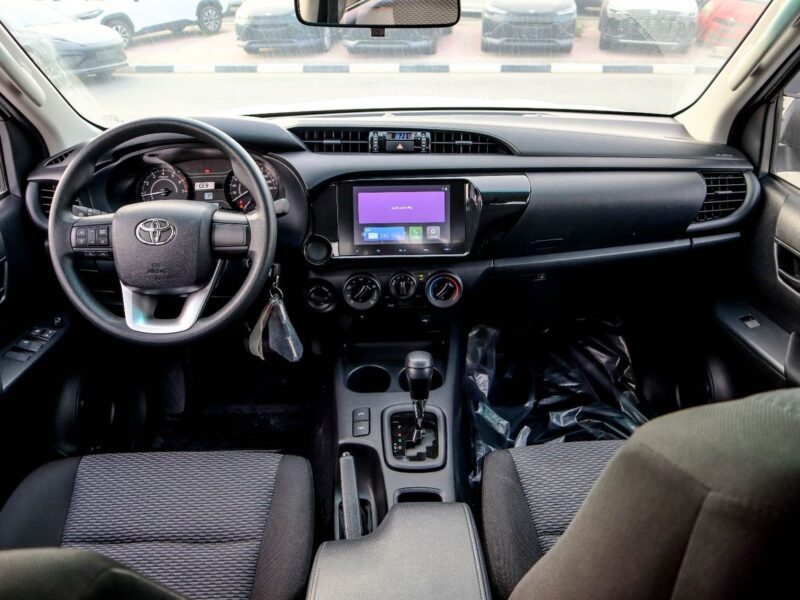 2026 Toyota Hilux DC AT 2.7 L 4-cylinder Petrol Engine White Black Pickup Truck GCC