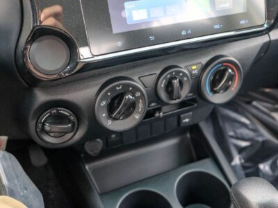 2026 Toyota Hilux DC AT 2.7 L 4-cylinder Petrol Engine White Black Pickup Truck GCC