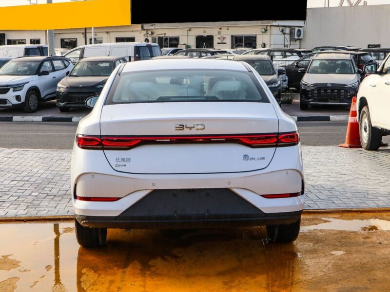 2025 BYD QIN PLUS DM-i 05 1.5L 4 Cylinder Plug-in Hybrid Engine White Sedan Chinese Specs