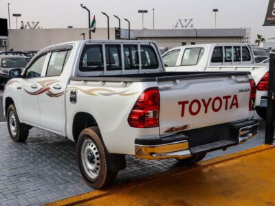 2026 Toyota Hilux DC AT 2.7 L 4-cylinder Petrol Engine White Black Pickup Truck GCC