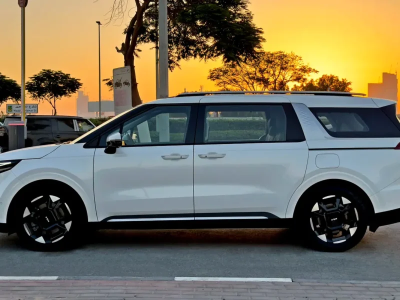 2025 Kia Carnival EX 3.5 Litres V6 Petrol Engine White Black Van GCC Specs Automatic