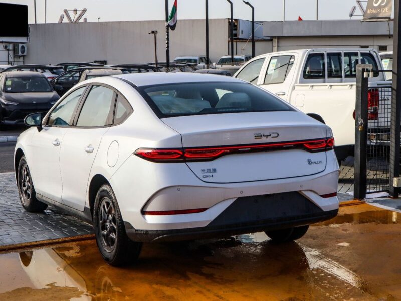 2025 BYD QIN PLUS DM-i 05 1.5L 4 Cylinder Plug-in Hybrid Engine White Sedan Chinese Specs